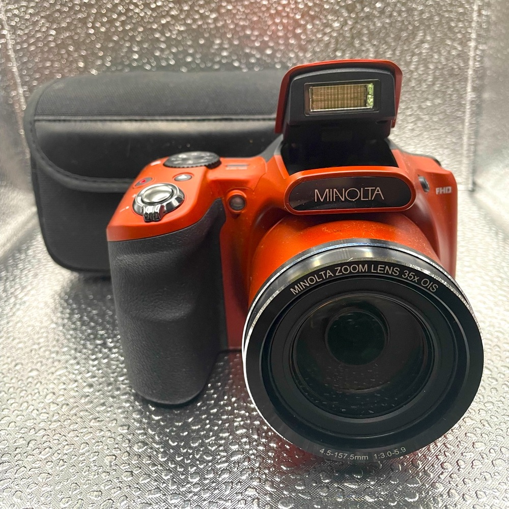 BRAND NEW Minolta Shutter Camera WiFi Digital Camera Zoom Lens Still in Box